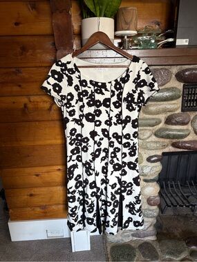 Cleo Black White Floral Pleated Bottom Dress Garden Party Wedding Guest Size 10